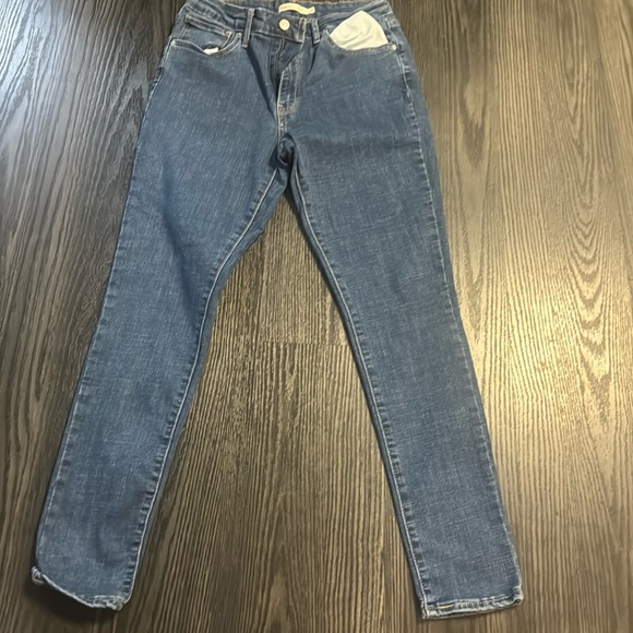 🍍LEVI 721 HIGH RISE SKINNY 🍍SIZE 30/30🍍RK - Picture 1 of 4